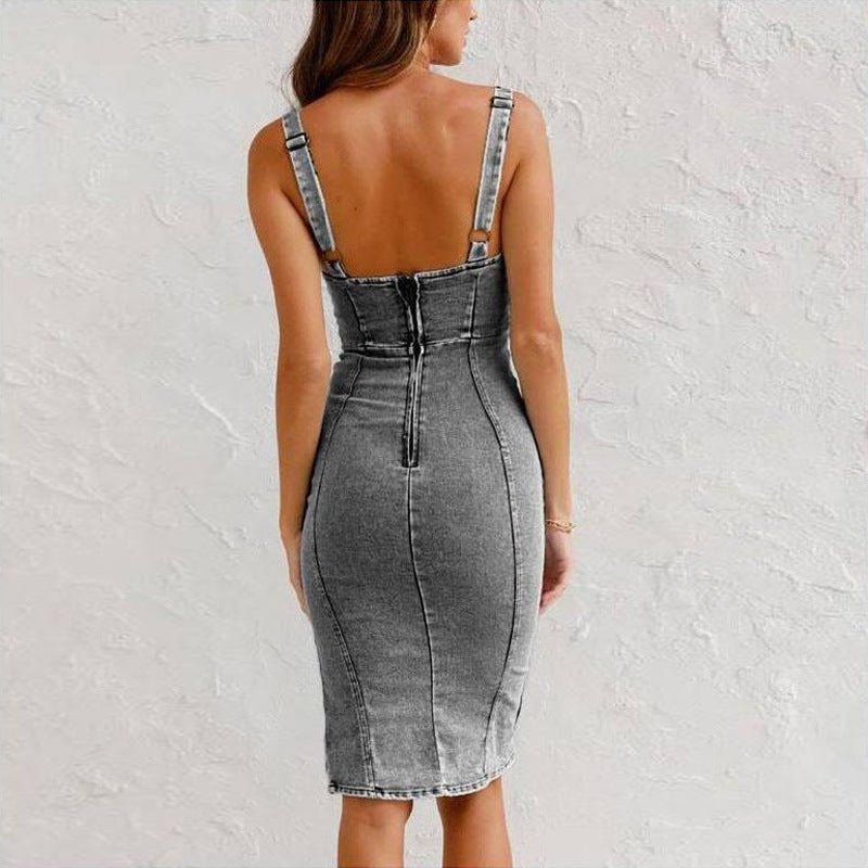 Robe d'été en denim à bretelles – Coupe ajustée avec fente | Nouvelle collection