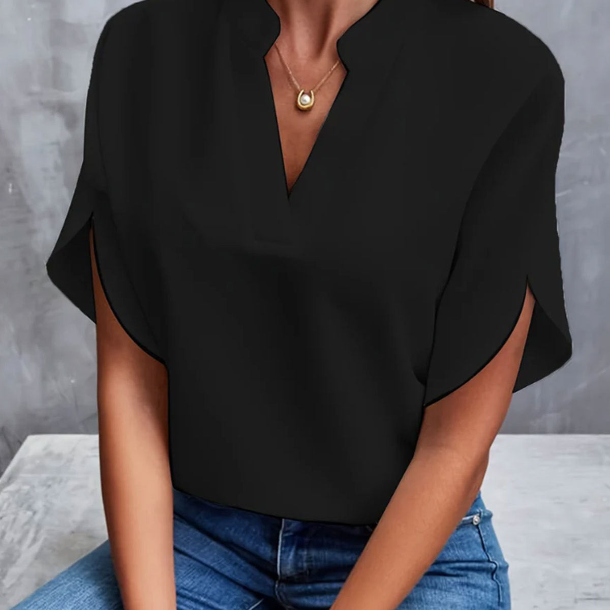LÉONA | Chemise Décontractée à Col en V