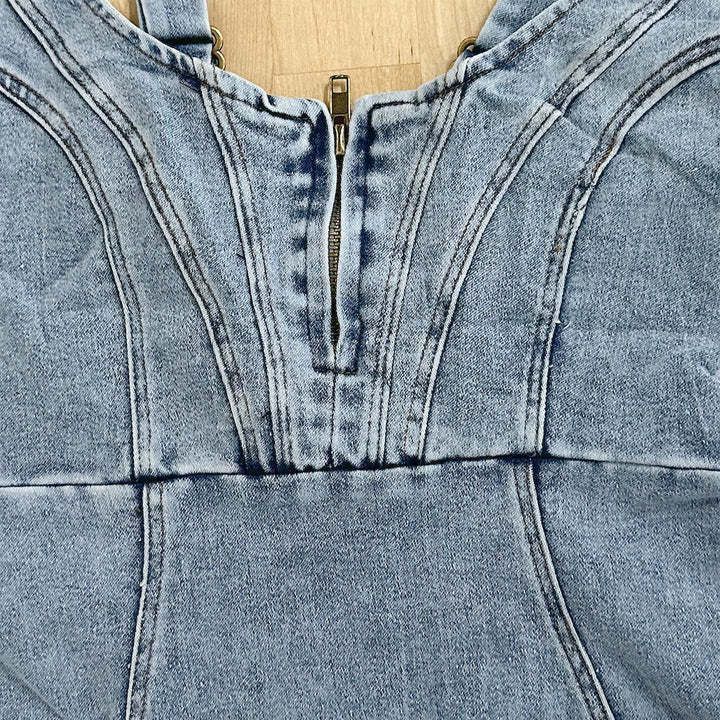 Robe d'été en denim à bretelles – Coupe ajustée avec fente | Nouvelle collection