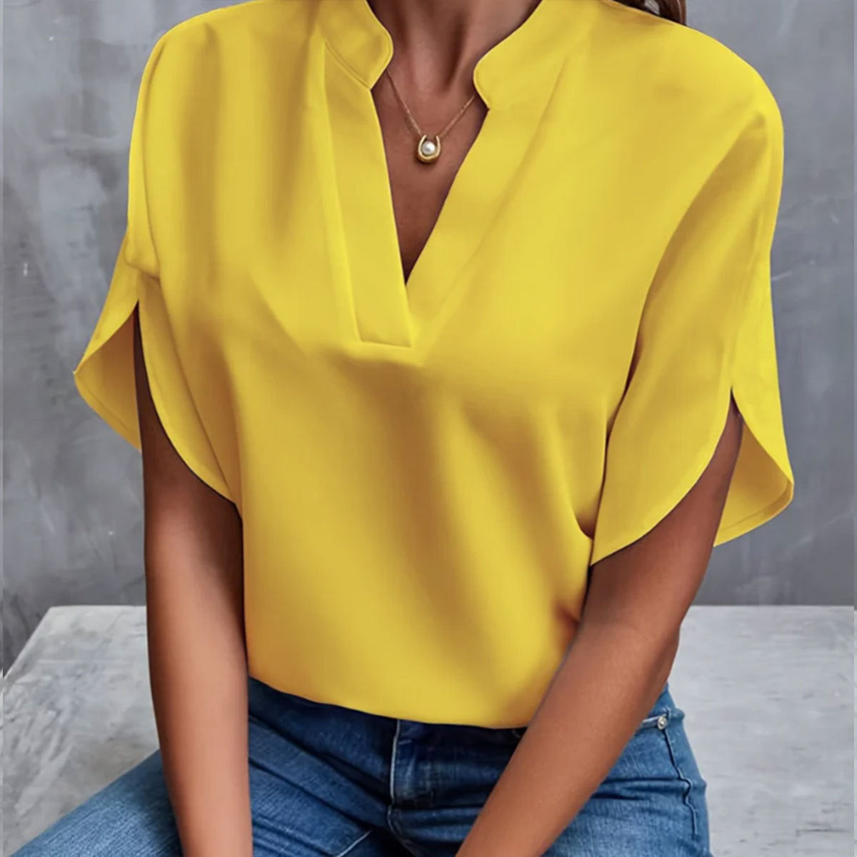 LÉONA | Chemise Décontractée à Col en V